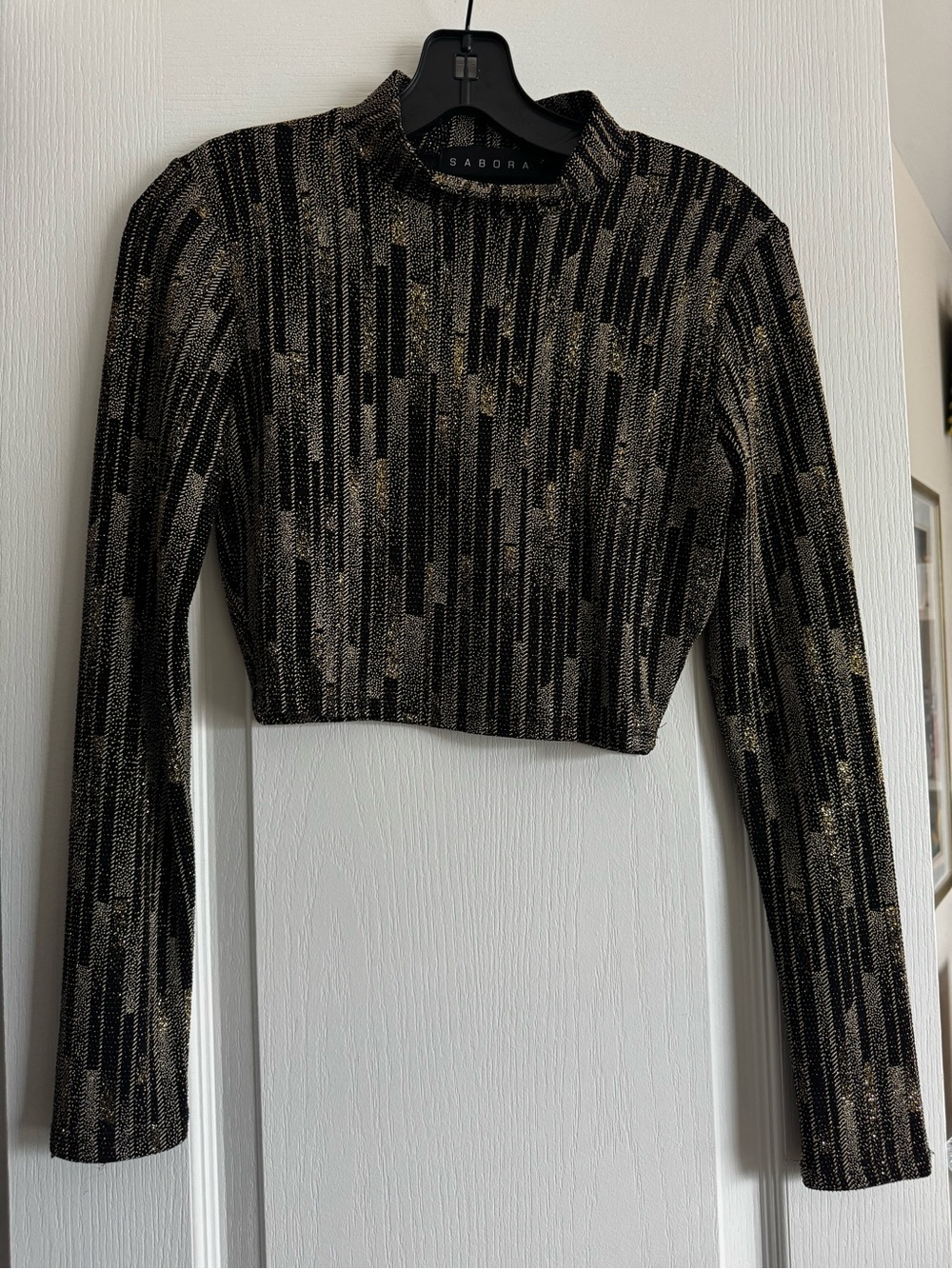Sabora Metallic Black & Gold Cropped Long-Sleeve Top